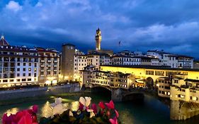 Ponte Vecchio View Luxury Apartment